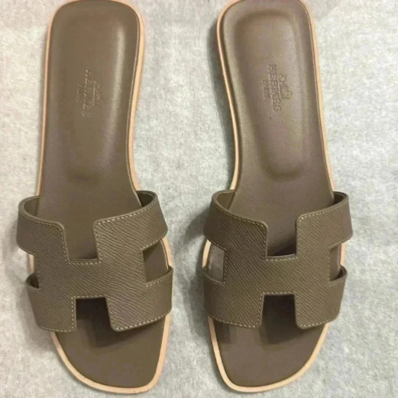 HERMES ETOUPE ORAN SANDALS - Picture 2 of 6